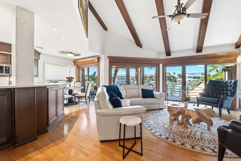 740 Pinellas Bayway S, FL