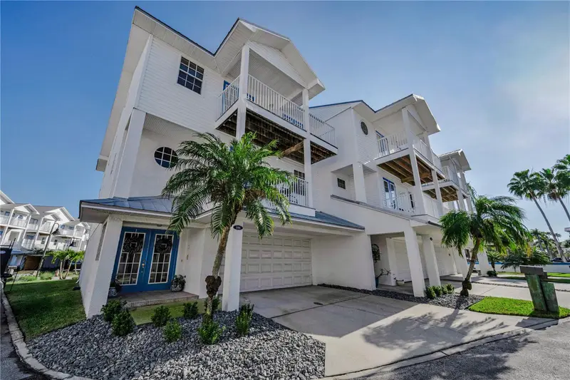 106 Yacht Club Cir, FL