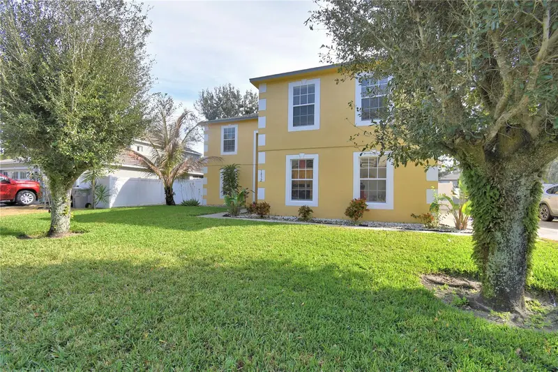 1832 Alambra Cir, FL