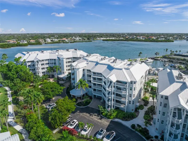 1260 Dolphin Bay Way #403, FL