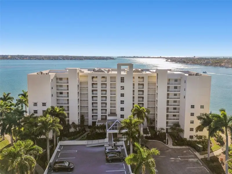 6105 Bahia Del Mar Cir #686, FL