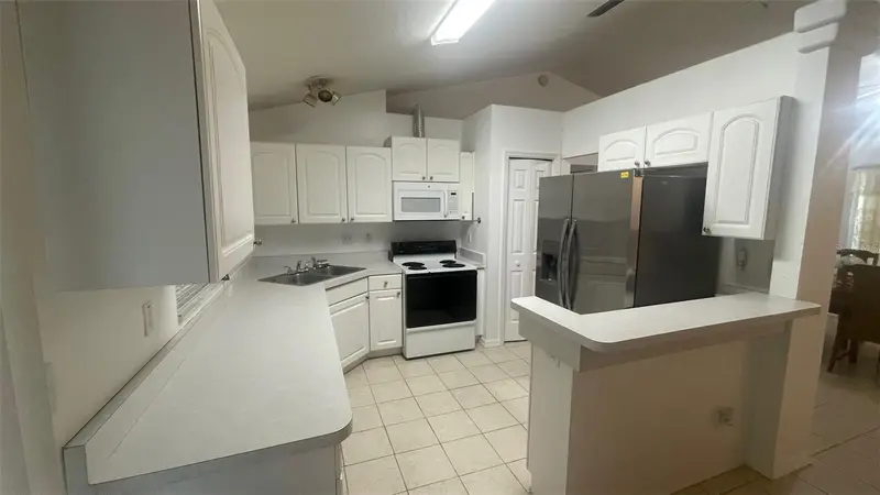32 Almond Dr, FL