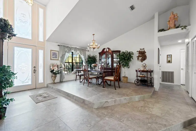 2501 E Diana St, FL