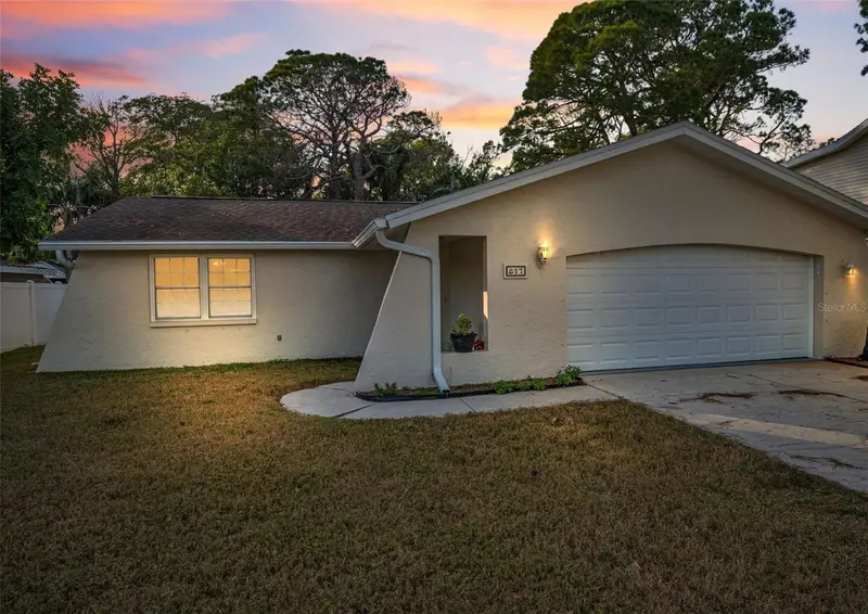 817 Riverside Dr, FL
