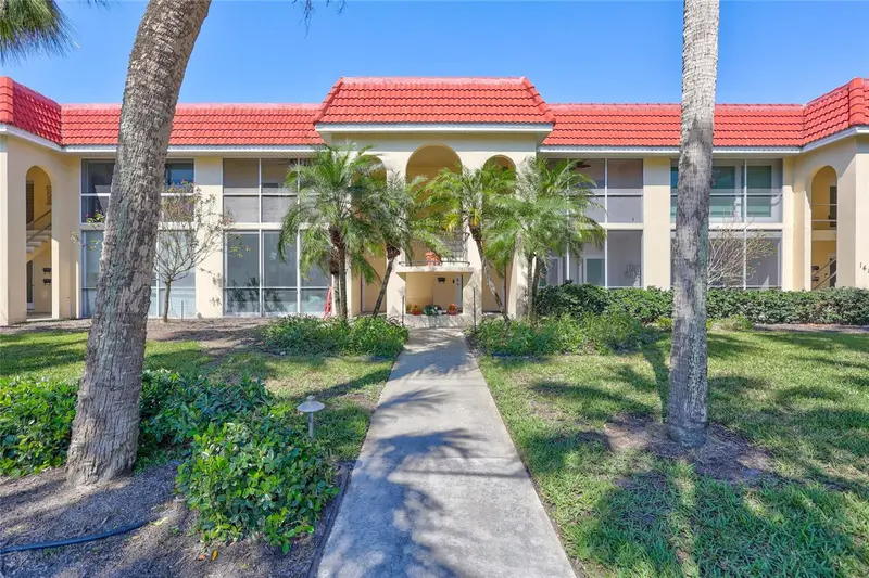137 Avenida Messina #3, FL