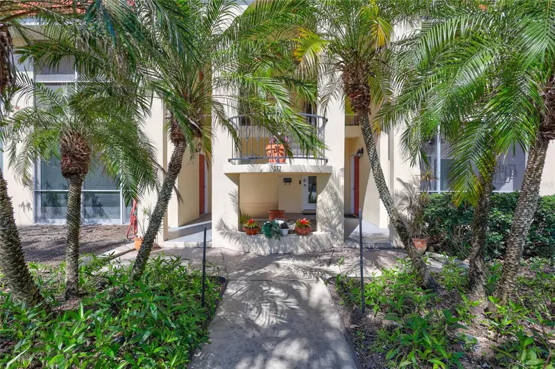 137 Avenida Messina #3, FL