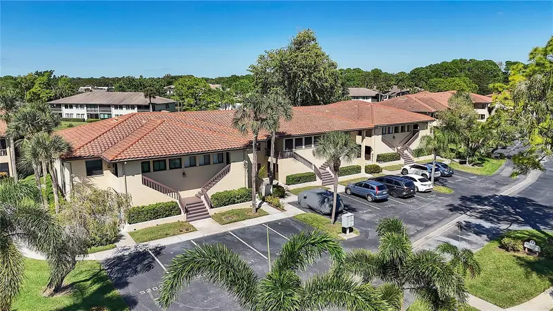 5205 Lake Village Dr #16, FL