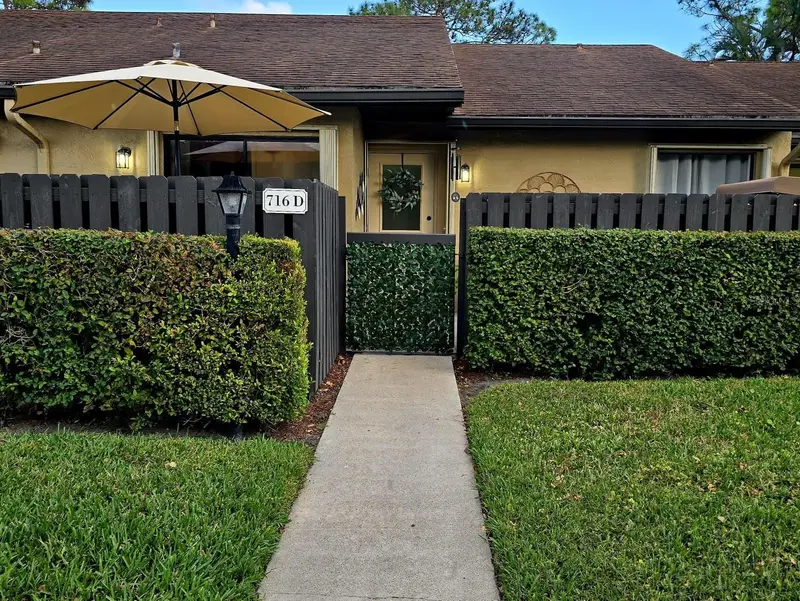 716 Sunny Pine Way #D, FL