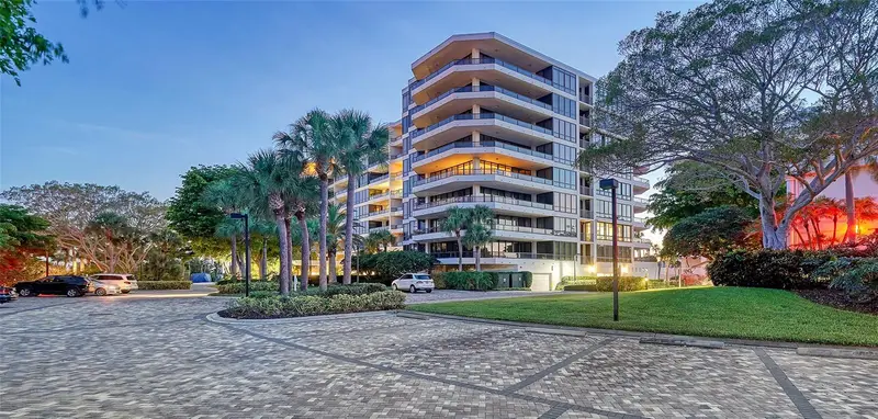 535 Sanctuary Dr #C807, FL
