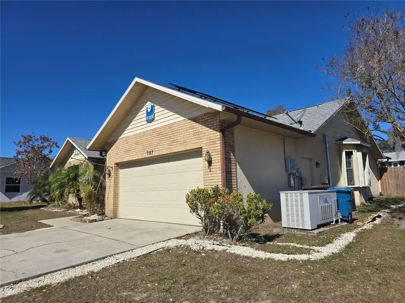 707 Cambridge Way, FL