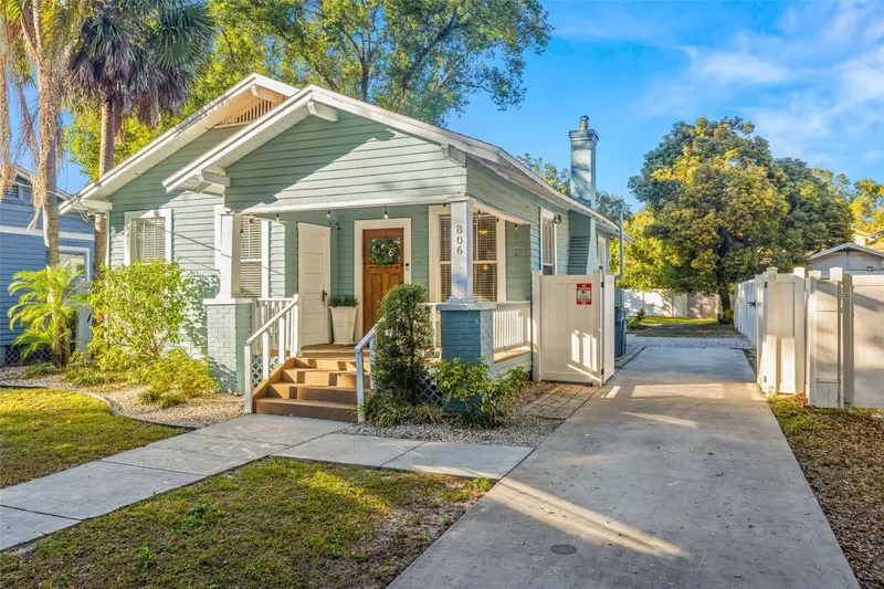 806 E Genesee St, FL