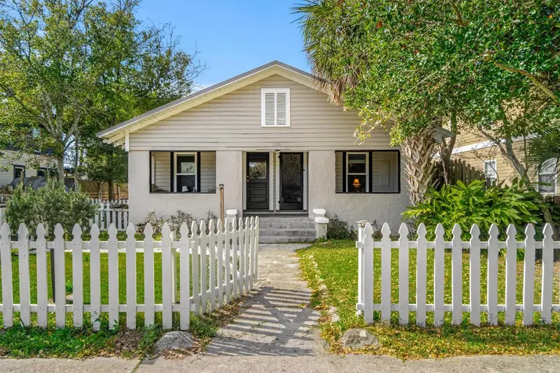 166 Martin Luther King Ave, FL