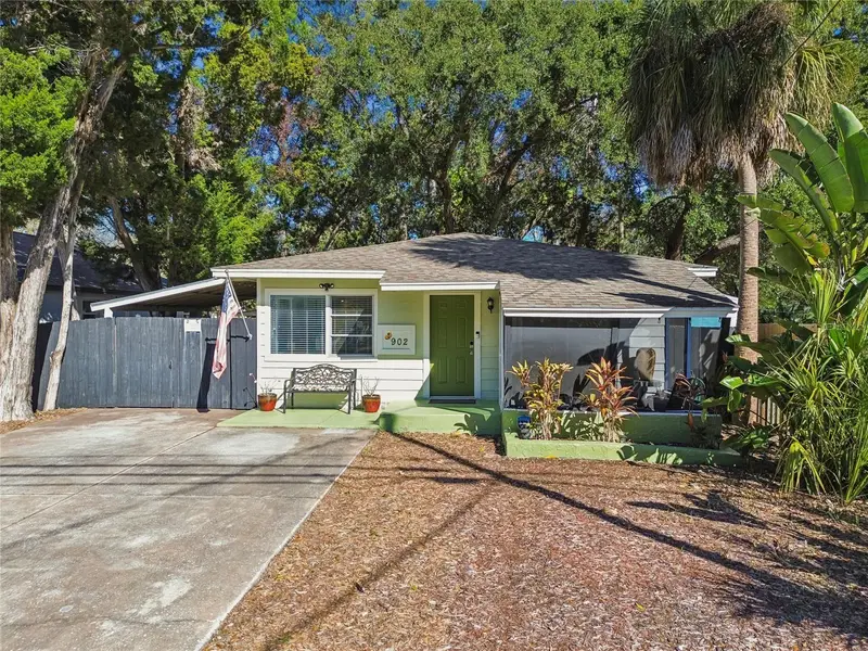 902 Beltrees St, FL