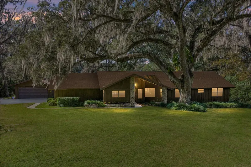 11045 Fort King Road, FL