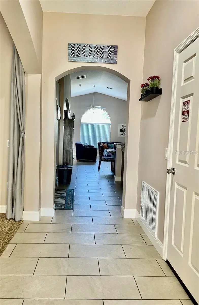 124 Lancaster Dr, FL