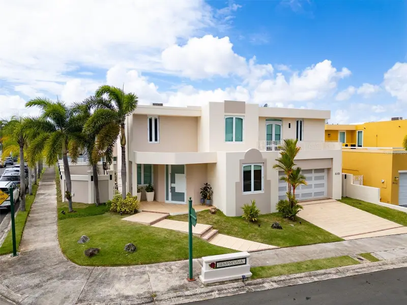 8wmh+P23 Las Flores De Montehiedra, PR