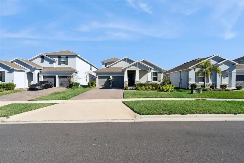 4442 Lions Gate Dr, FL