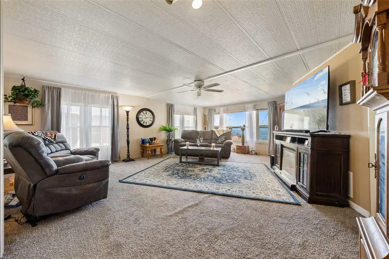 121 Bonnie Dr, FL