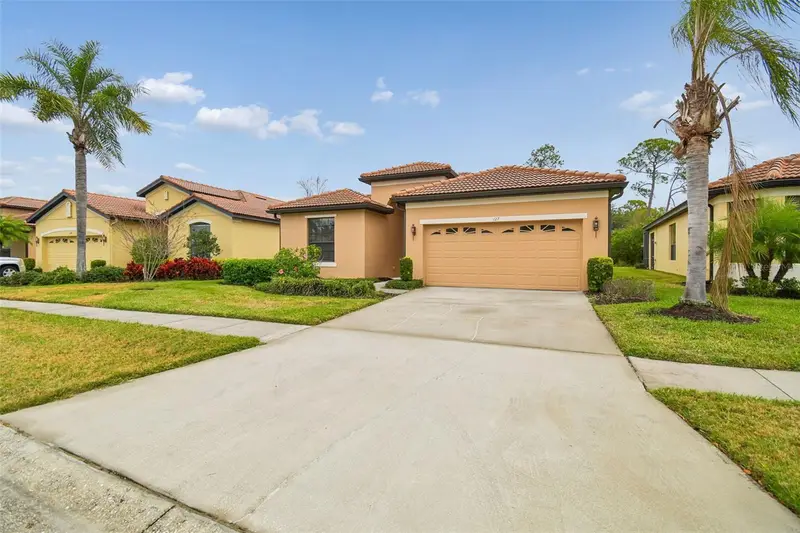 127 Silver Falls Dr, FL