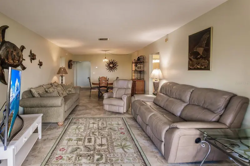 1255 E Peppertree Dr #306, FL