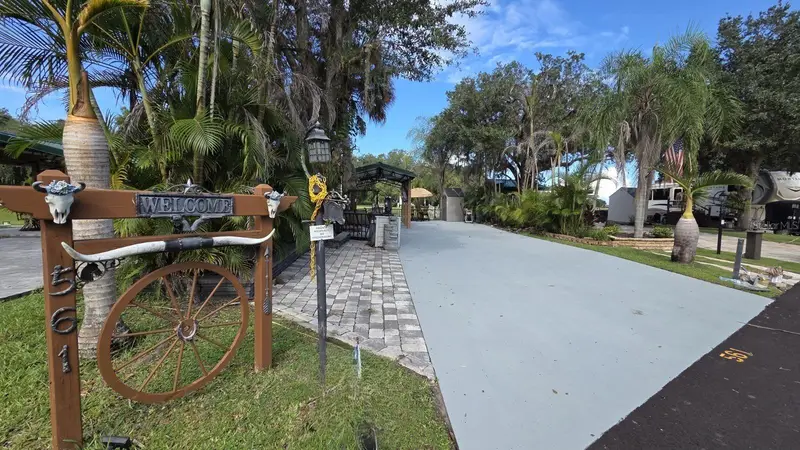 561 Waterway Dr, FL