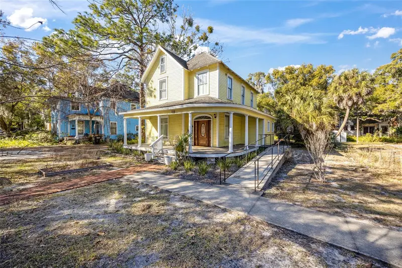 728 E University Ave, FL