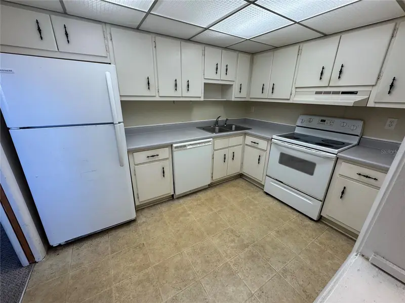 245 Center Rd #211, FL