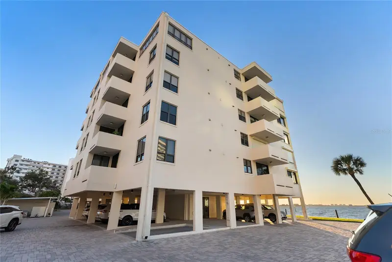 101 Sunset Dr #402, FL