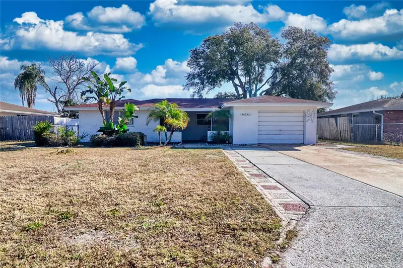 10332 Honeysuckle Ln, FL