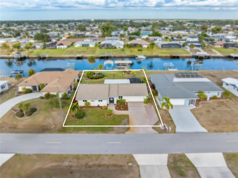 774 Spring Lake Blvd Nw, FL