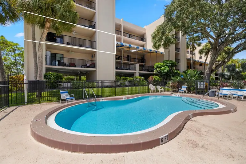 402 Tarpon Pt, FL