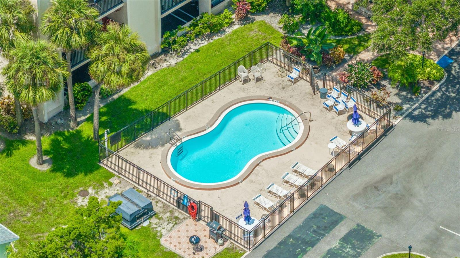 402 Tarpon Pt, FL