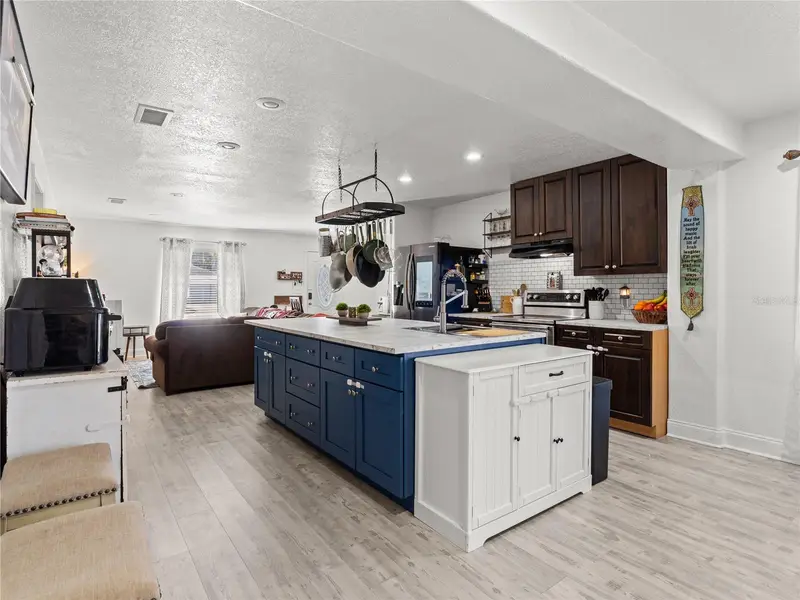 14 Whetstone Ln, FL