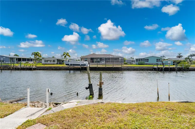 751 Longbeach Ct, FL