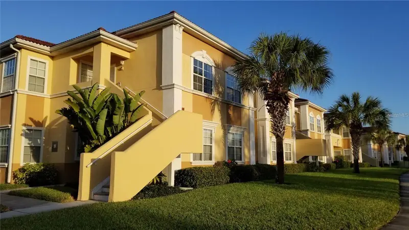 1040 Villagio Cir #201, FL