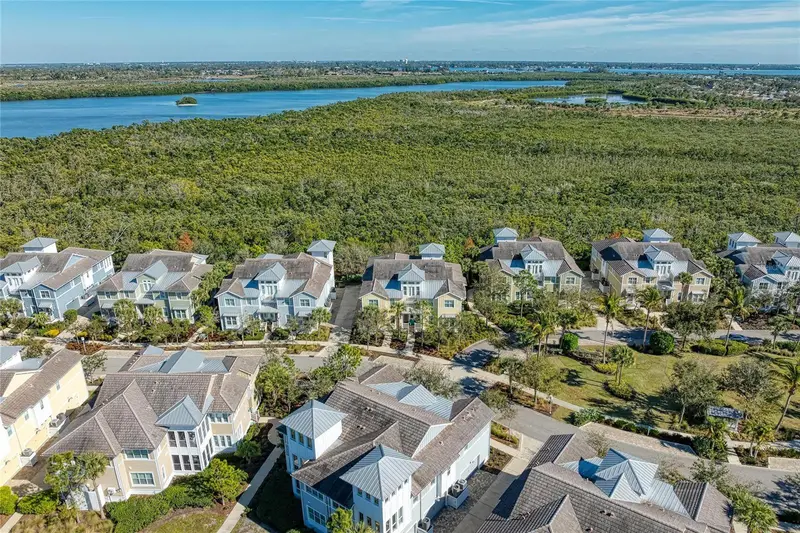 267 Sapphire Lake Dr #202, FL