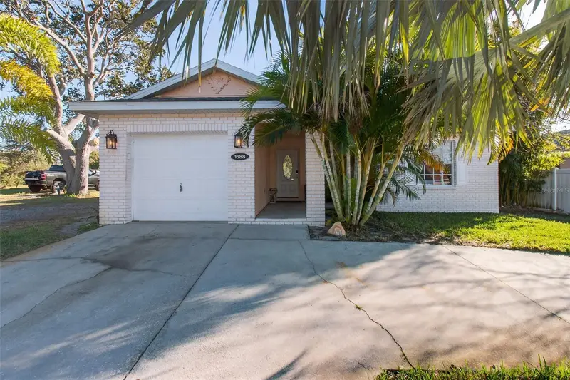1688 Taylor Lake Cir, FL