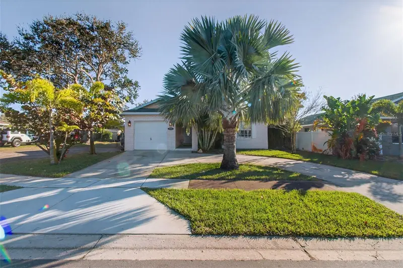 1688 Taylor Lake Cir, FL