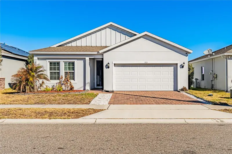 372 Meadow Pointe Dr, FL
