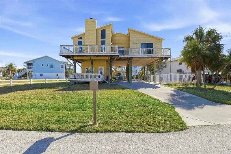 6420 Driftwood Dr, FL