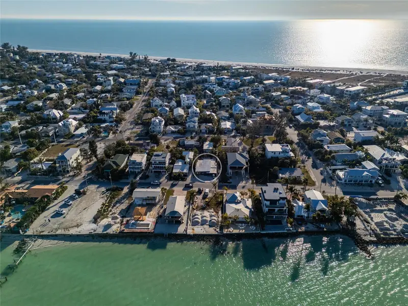 866 N Shore Dr, FL