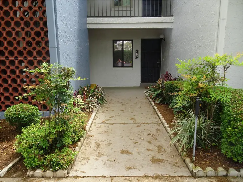 2 Escondido Circle, FL