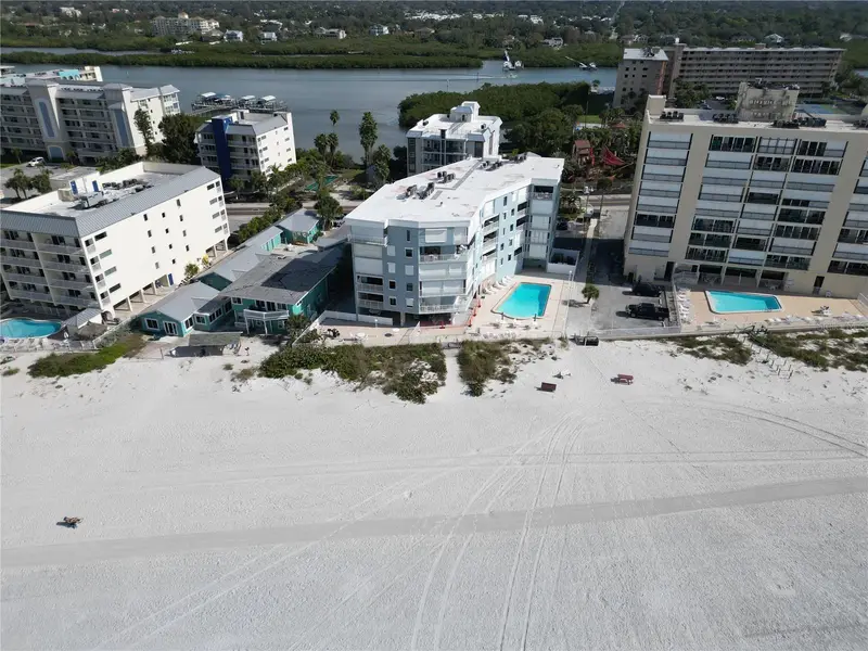 19500 Gulf Blvd #102, FL