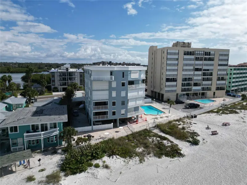 19500 Gulf Blvd #102, FL