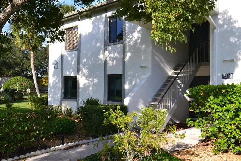 135 W Cypress Ct, FL