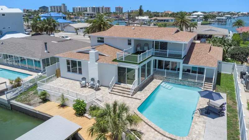 451 Palm Is Ne, FL