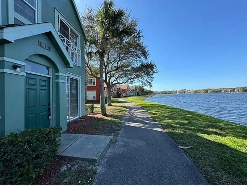 9820 Lake Chase Island Way #9820, FL