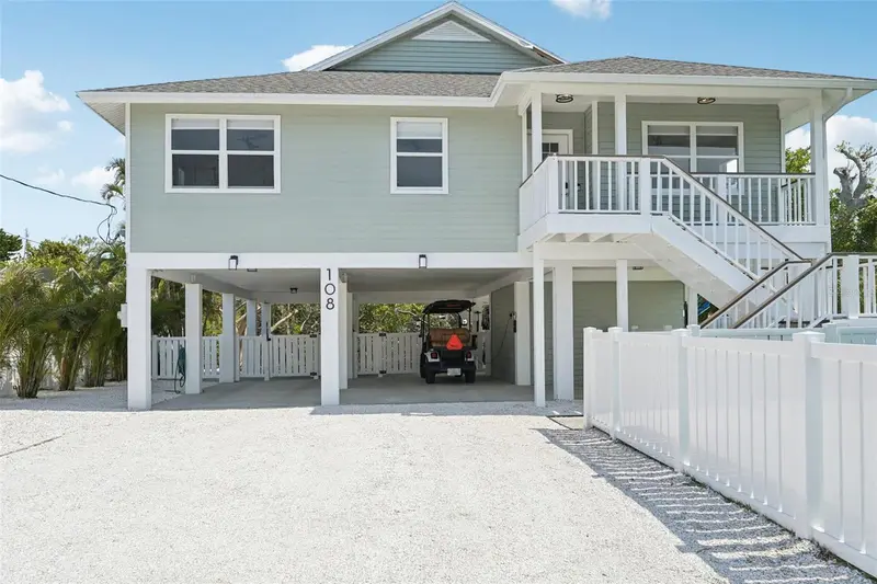 108 Pelican Dr, FL