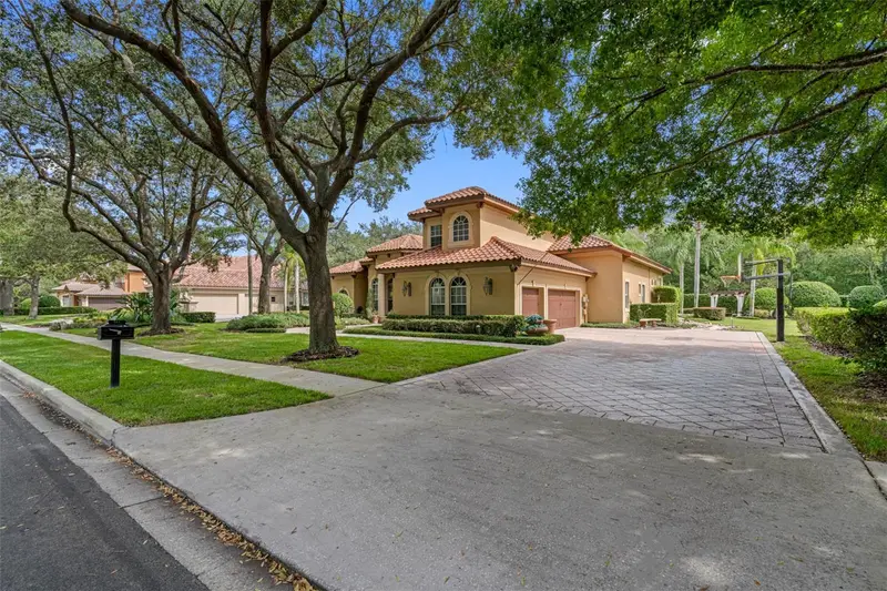 531 Isleworth Close, FL