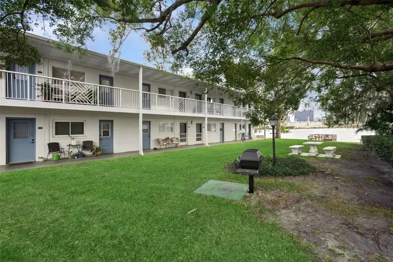 320 Lakeview St #108, FL
